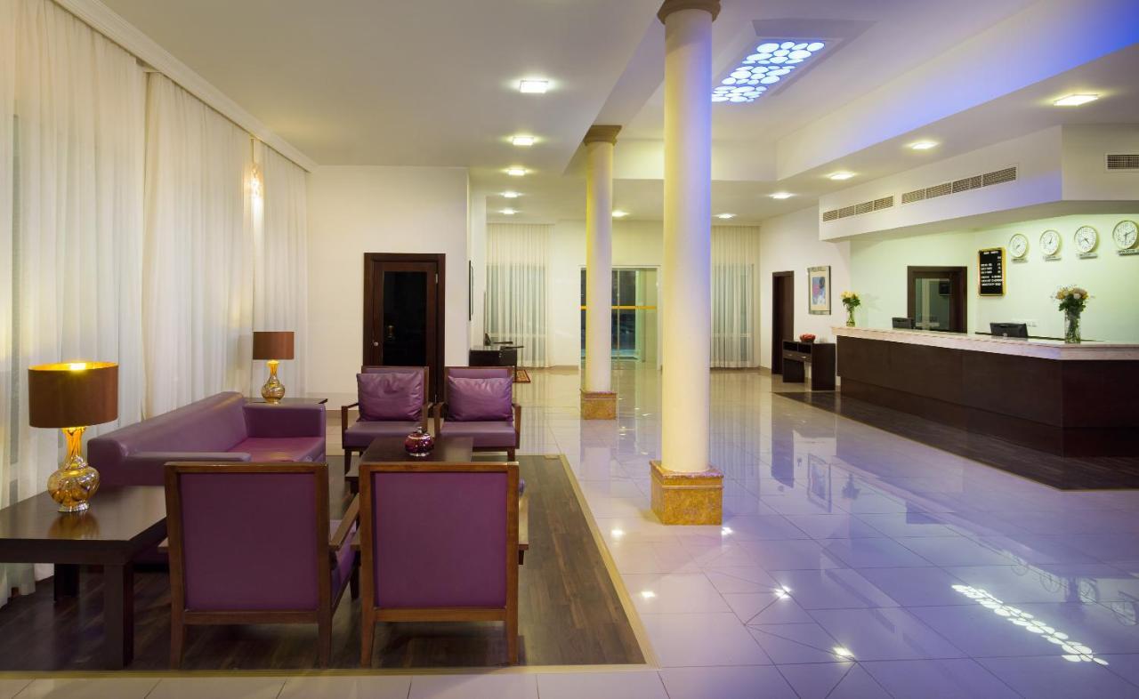 City Hotel Дукм Екстериор снимка