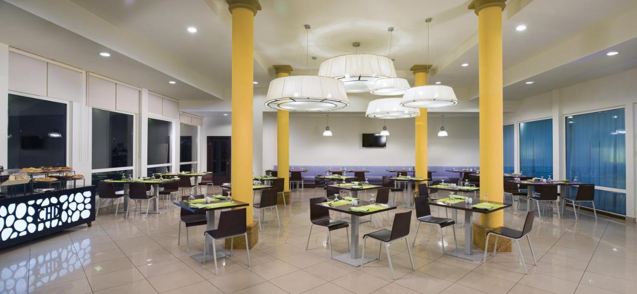 City Hotel Дукм Екстериор снимка