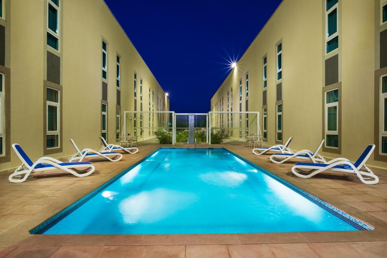 City Hotel Дукм Екстериор снимка