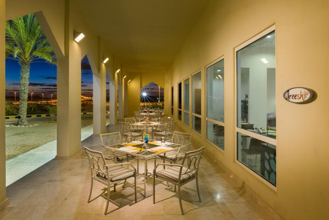 City Hotel Дукм Екстериор снимка