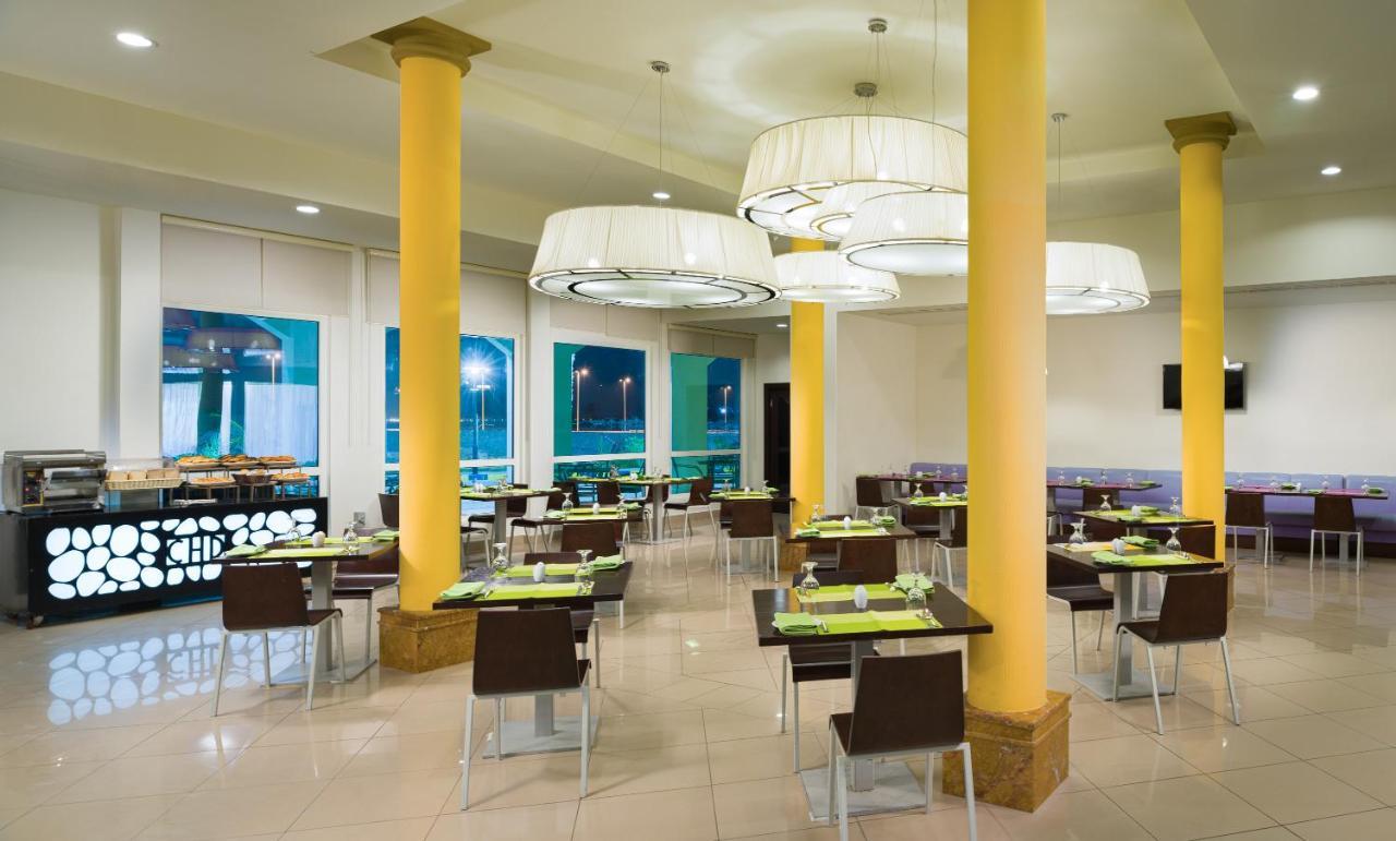 City Hotel Дукм Екстериор снимка