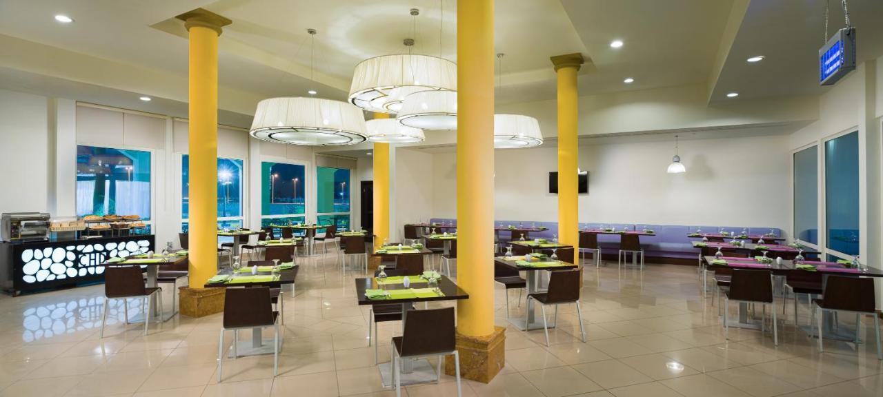City Hotel Дукм Екстериор снимка