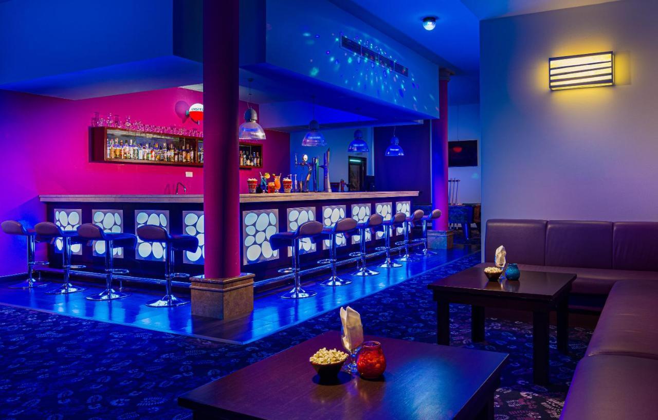 City Hotel Дукм Екстериор снимка