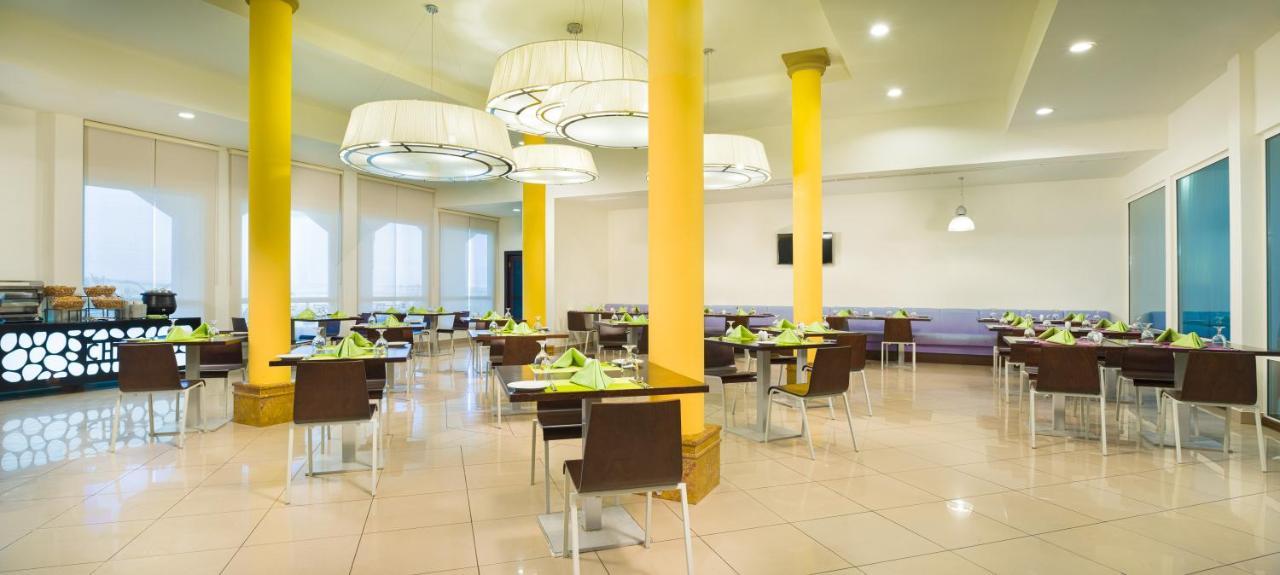 City Hotel Дукм Екстериор снимка