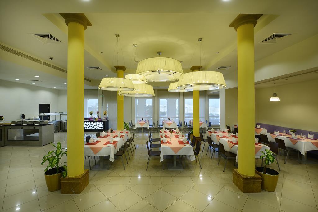 City Hotel Дукм Екстериор снимка