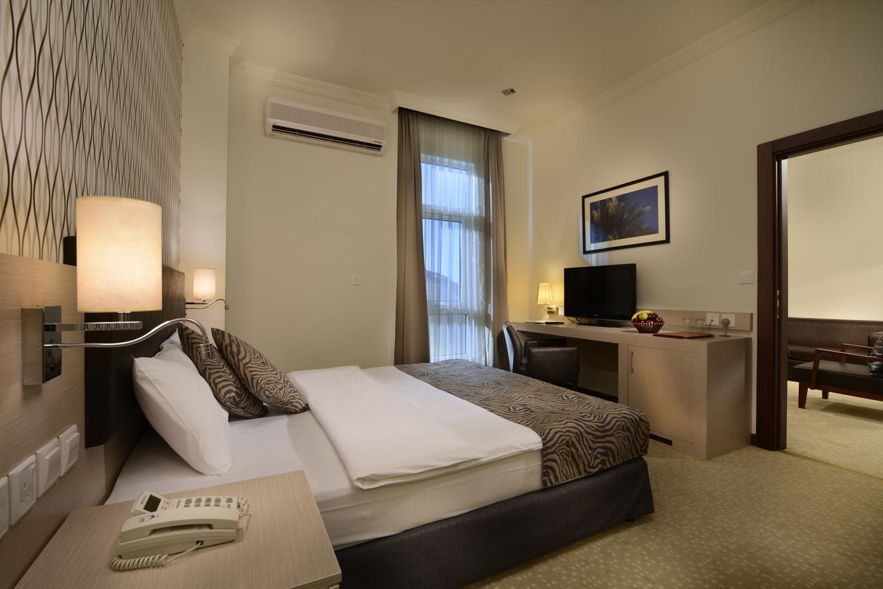 City Hotel Дукм Екстериор снимка