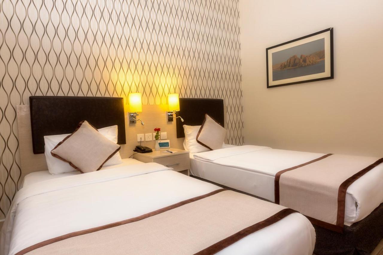 City Hotel Дукм Екстериор снимка