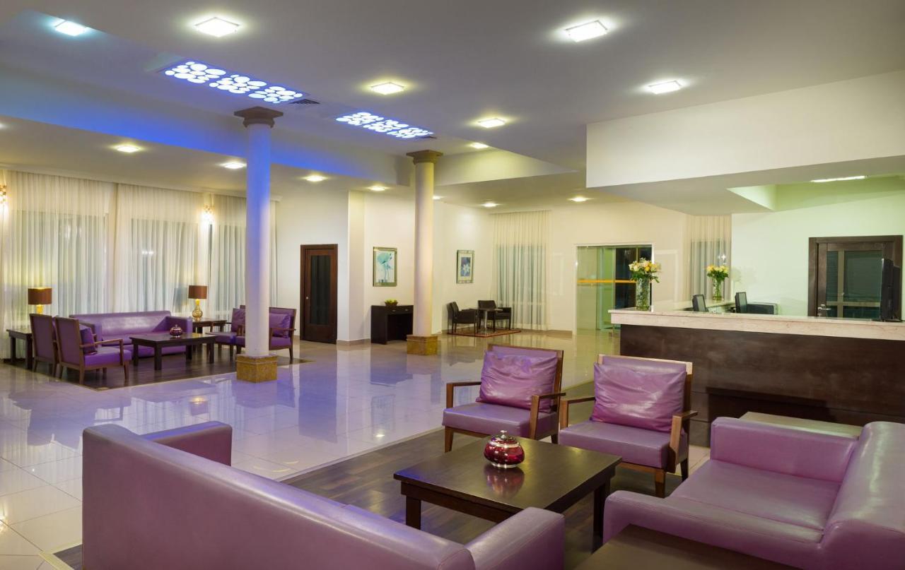 City Hotel Дукм Екстериор снимка