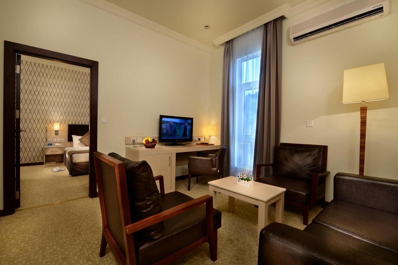 City Hotel Дукм Екстериор снимка